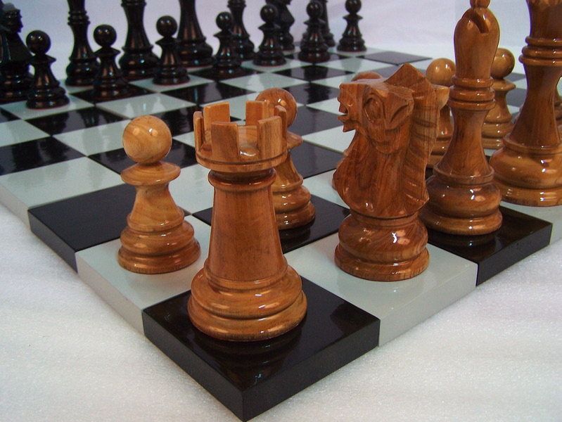 wooden_chess_set_12_24.jpg