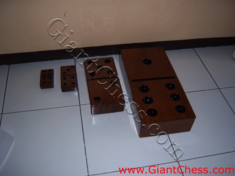 wooden_giant_dominoes_12.jpg