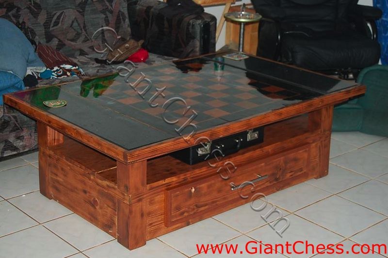 20cm_chess_and_table_02.jpg