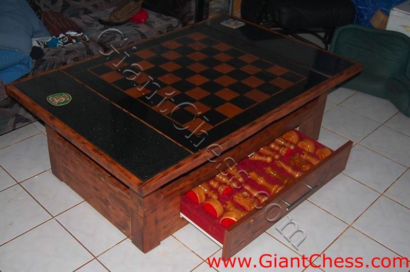 20cm_chess_and_table_03.jpg