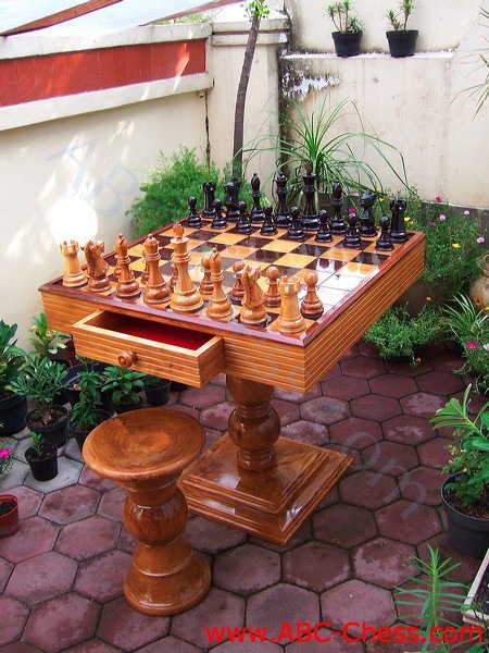 chess_table_natural_wood_02.jpg