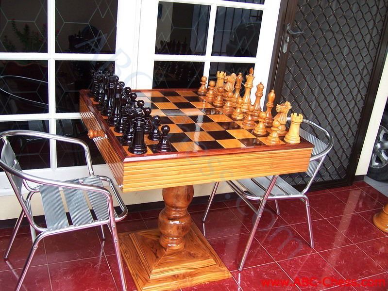 chess_table_natural_wood_06.jpg