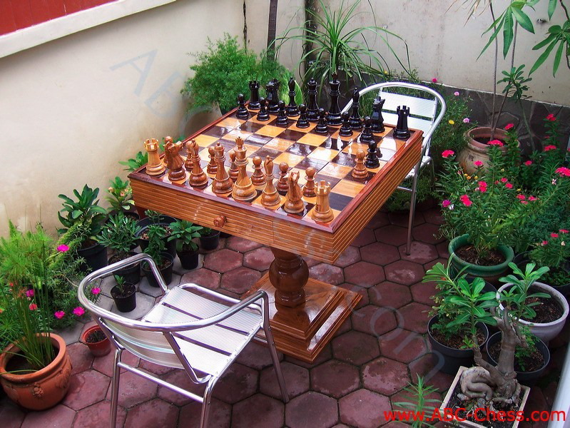 chess_table_natural_wood_08.jpg