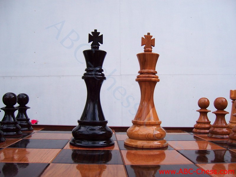 chess_table_natural_wood_11.jpg