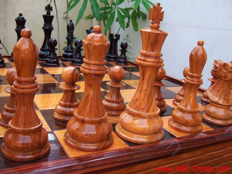 chess_table_natural_wood_12.jpg