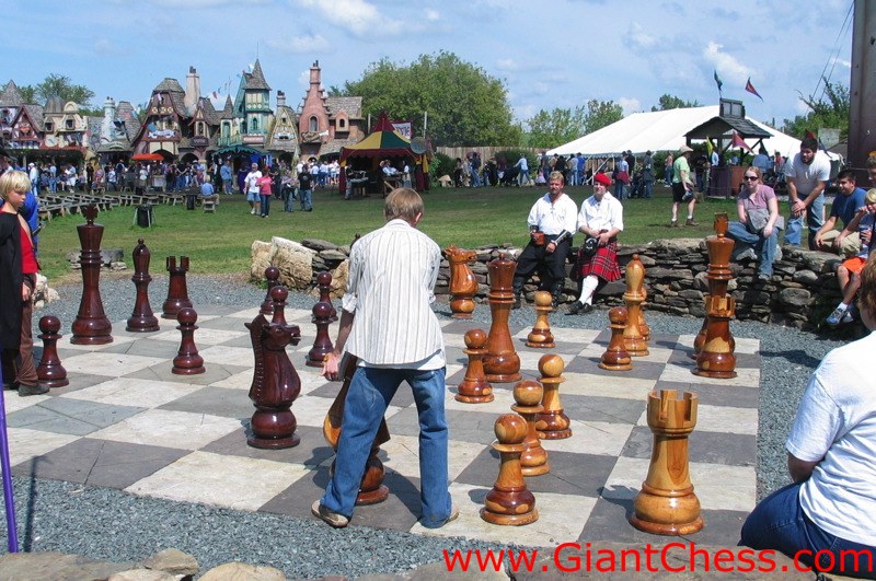 wood_giant_chess_06.jpg