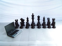giant_chess_and_laptop_06