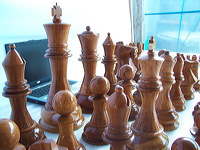 giant_chess_and_laptop_25