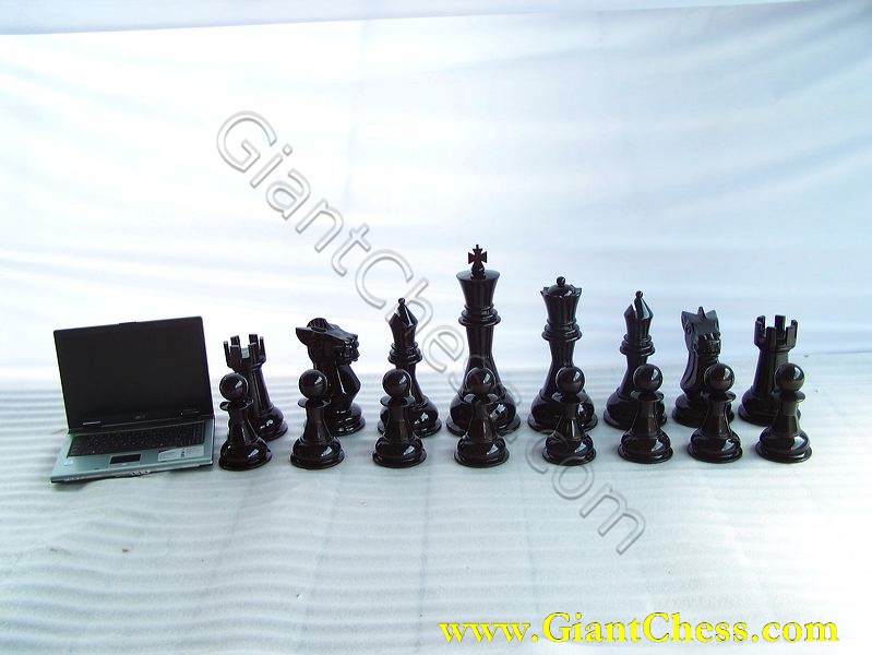 giant_chess_and_laptop_09.jpg