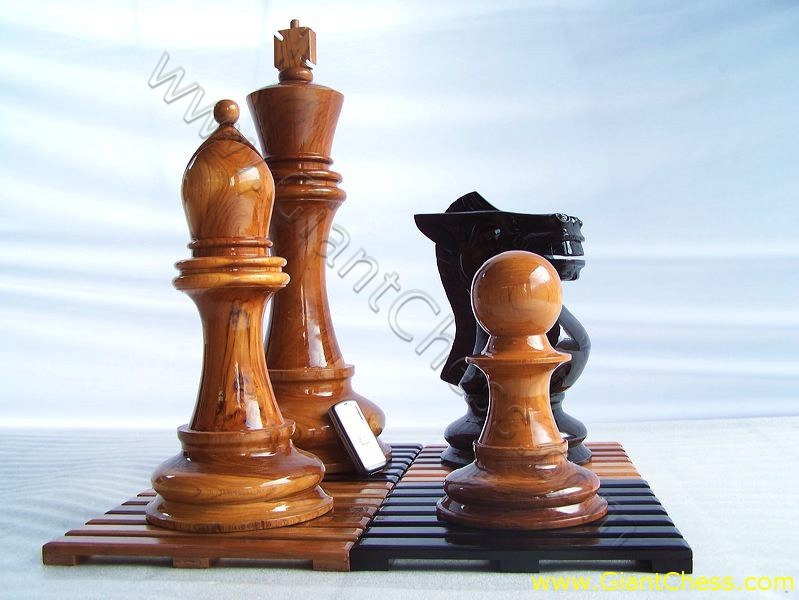 large_wooden_chess_board_04.jpg