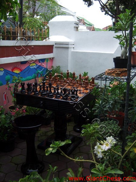 outdoor_chess_table_01.jpg