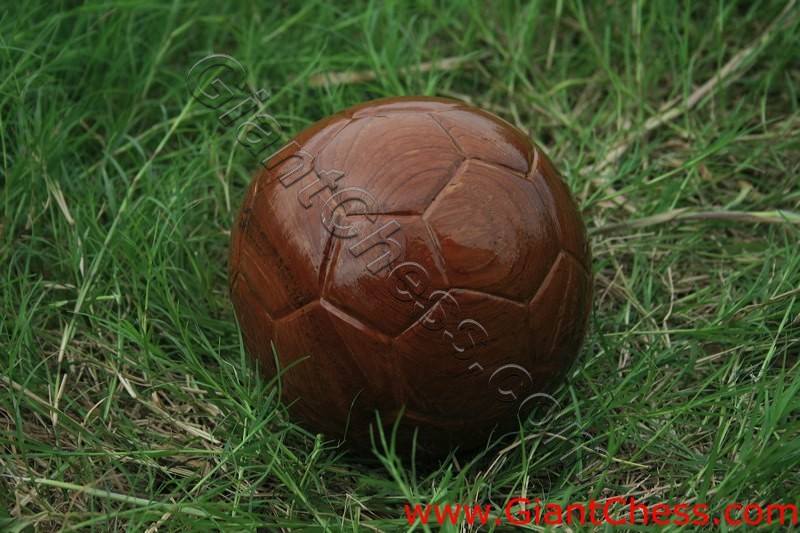 natural_teak_soccer_ball_03.jpg