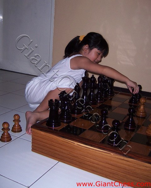 children_play_chess_03.jpg