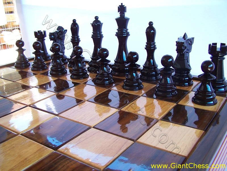 wooden_chess_table_03.jpg