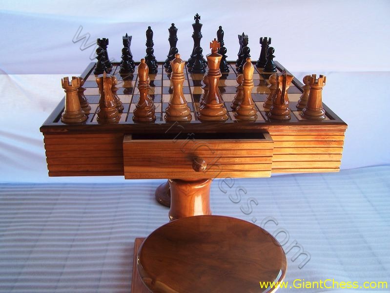 wooden_chess_table_09.jpg