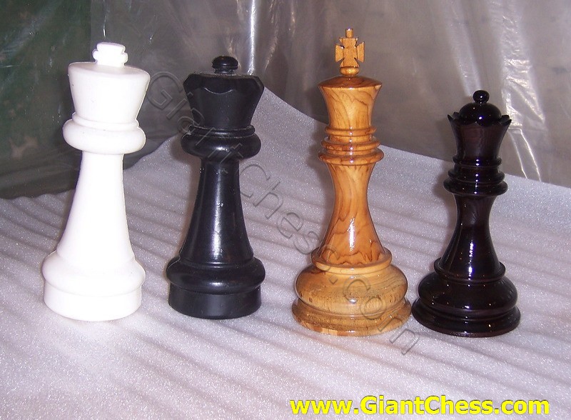 wooden_chess_and_plastic_02.jpg