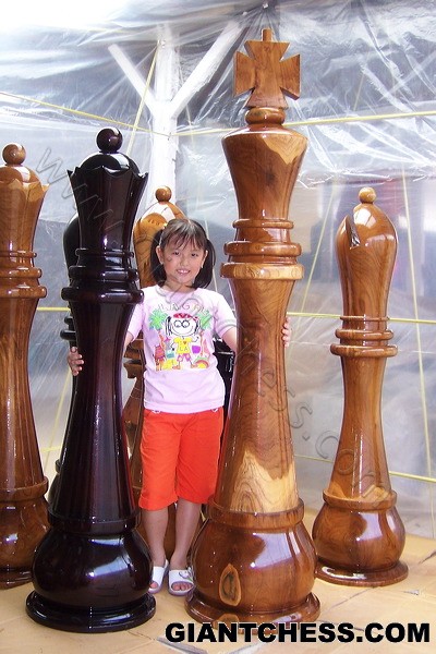 six_feet_wooden_chess_01.jpg