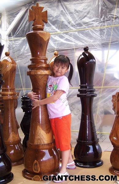 six_feet_wooden_chess_02.jpg