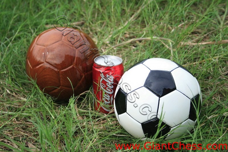 natural_teak_soccer_ball_05.jpg