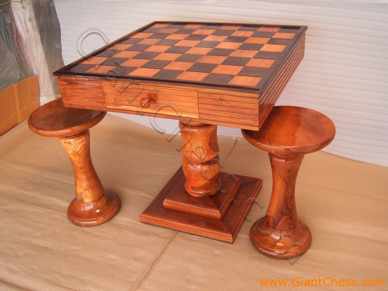 wooden_chess_table_01.jpg