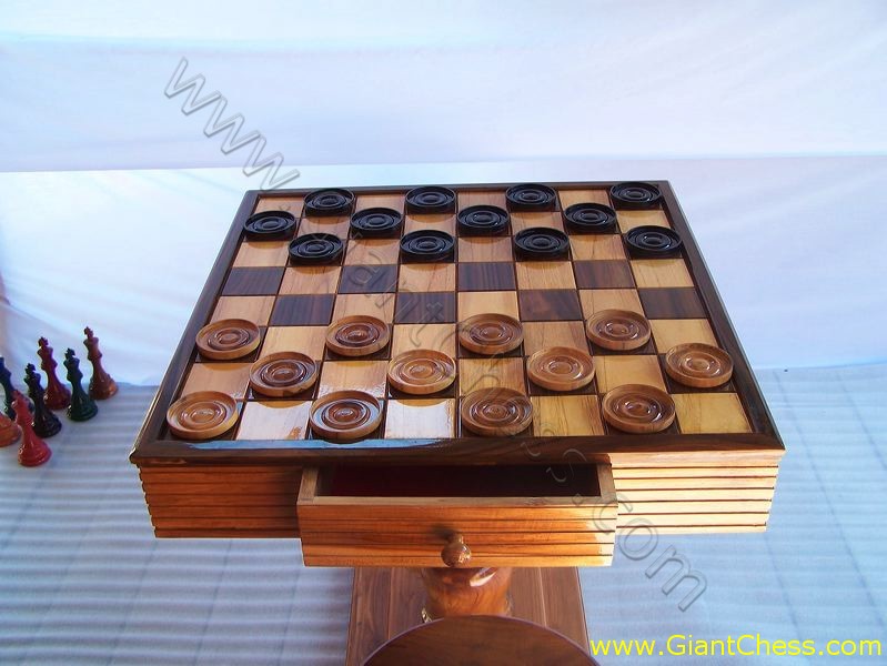 wooden_chess_table_02.jpg