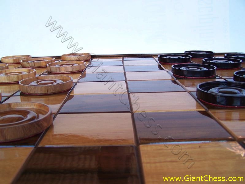 wooden_chess_table_04.jpg