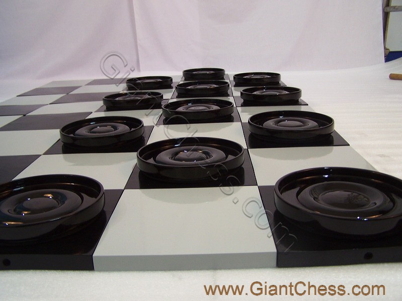 checker_pieces_16_04.jpg