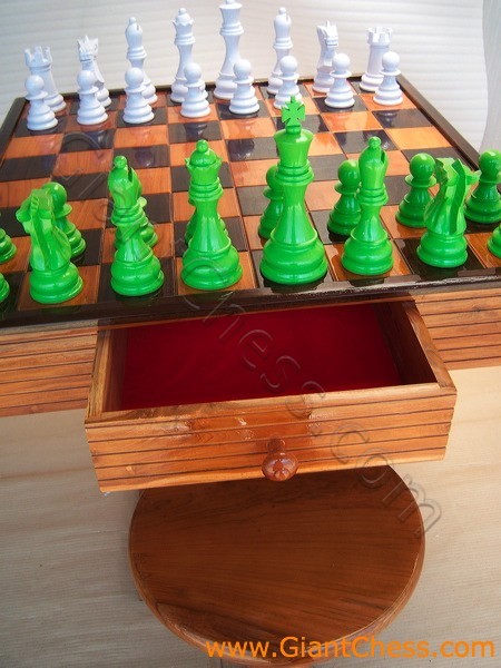 green_vs_soft_violet_05.jpg
