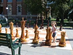 48inchi_giant_chess_01