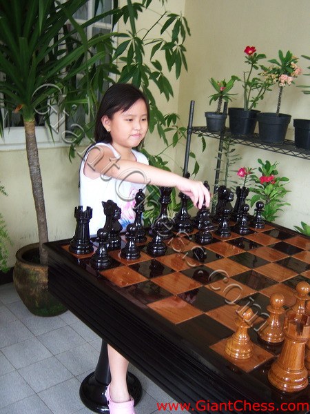 outdoor_chess_table_03.jpg