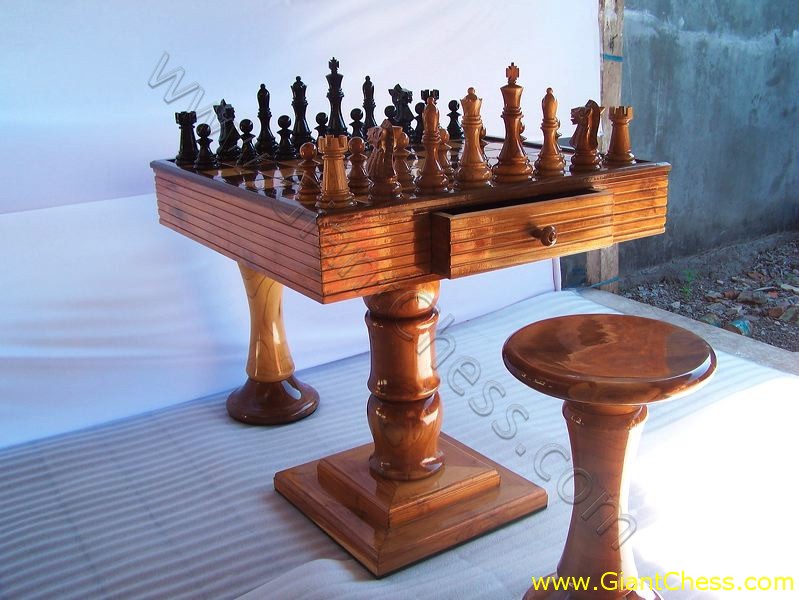 wooden_chess_table_07.jpg