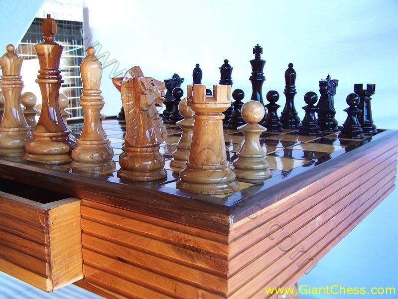 wooden_chess_table_11.jpg