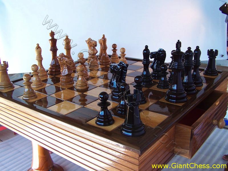 wooden_chess_table_12.jpg